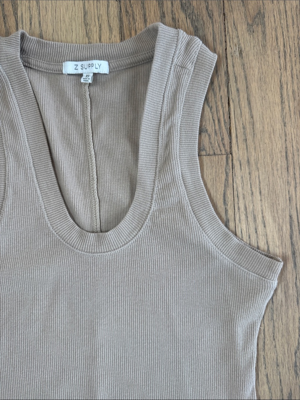 Z Supply Women’s Ribbed Sirena Light Tan Scoop Neck Tank Top Size X-Small - Picture 4 of 10